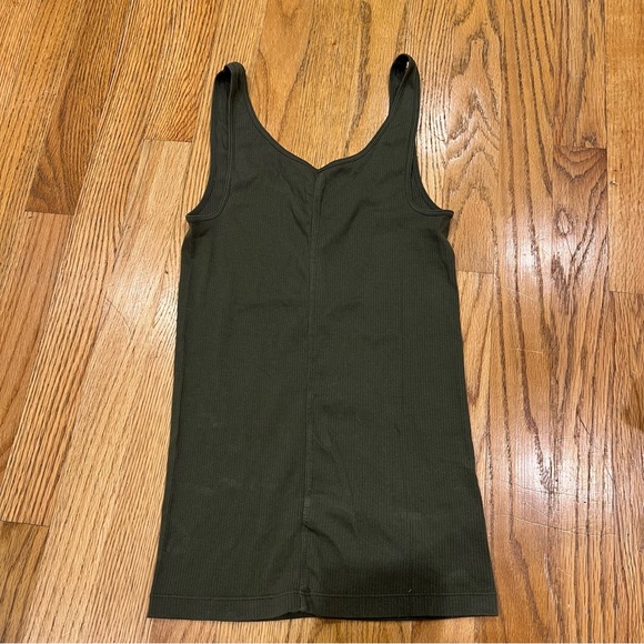 Old Navy tank top - Picture 2 of 4